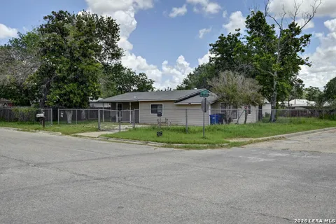 904 San Antonio