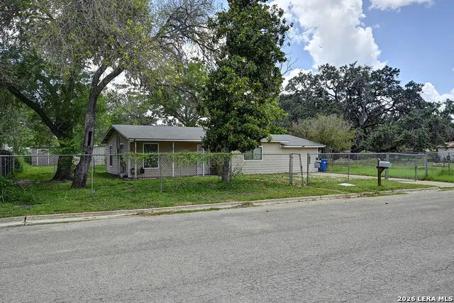 904 San Antonio Pleasanton, TX 78064