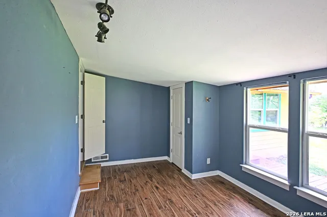 303 S MANTON LN Castle Hills, TX 78213