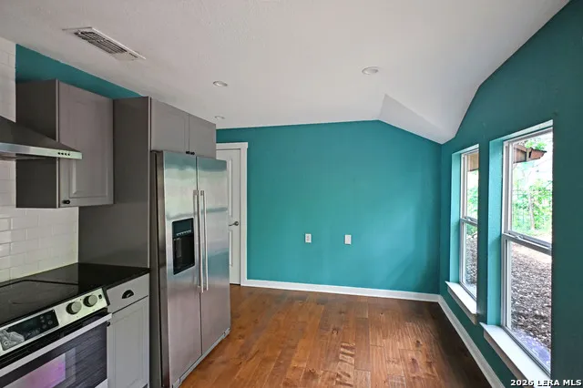 303 S MANTON LN Castle Hills, TX 78213