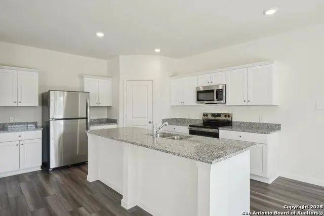 121 Peterson Place Adkins, TX 78101