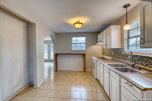 1231 HIGH ST Uvalde, TX 78801