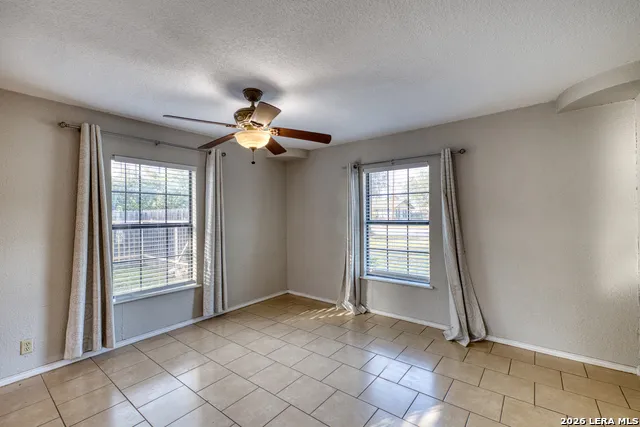 1231 HIGH ST Uvalde, TX 78801
