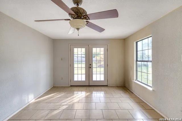 1231 HIGH ST Uvalde, TX 78801