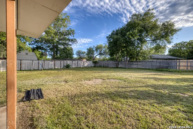 1231 HIGH ST Uvalde, TX 78801