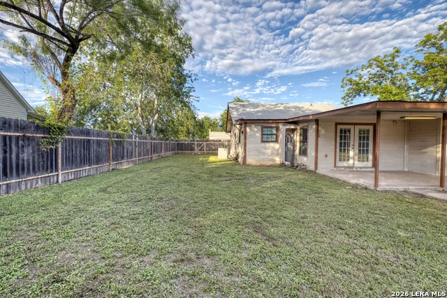 1231 HIGH ST Uvalde, TX 78801