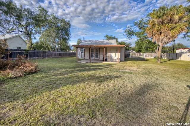 1231 HIGH ST Uvalde, TX 78801