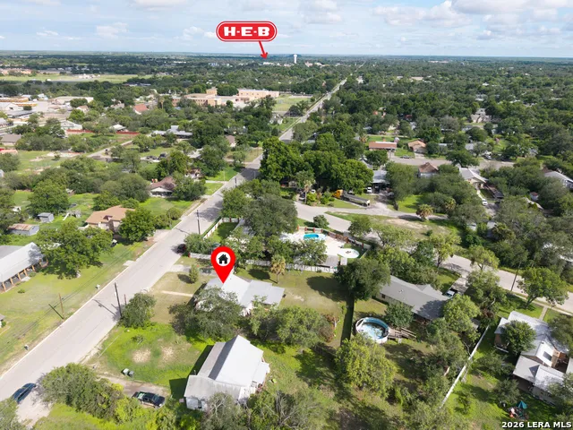 1231 HIGH ST Uvalde, TX 78801