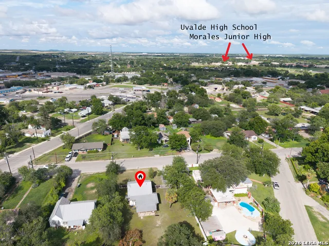 1231 HIGH ST Uvalde, TX 78801