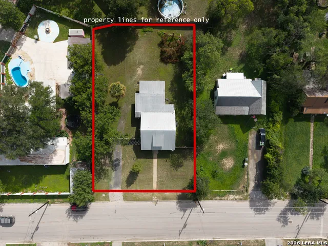 1231 HIGH ST Uvalde, TX 78801