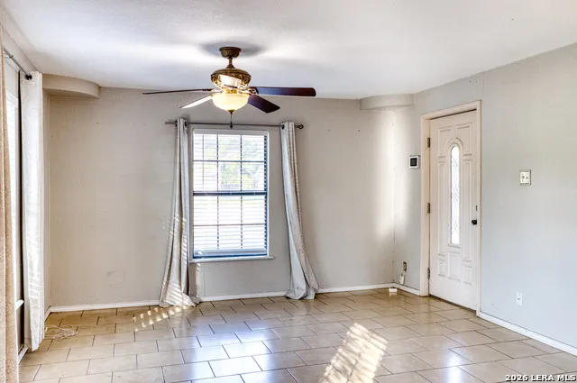 1231 HIGH ST Uvalde, TX 78801