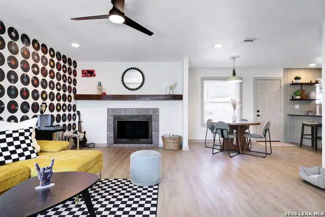 143 OAK VALLEY DR San Antonio, TX 78227