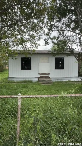 1434 E Chavaneaux