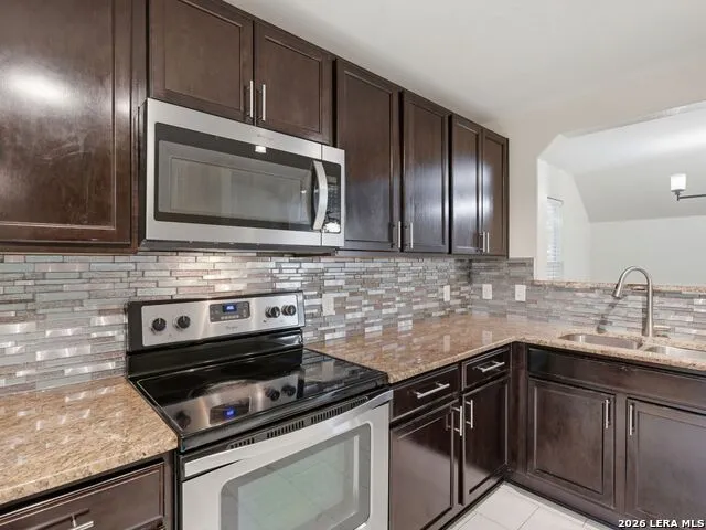 414 WALNUT CRST Selma, TX 78154