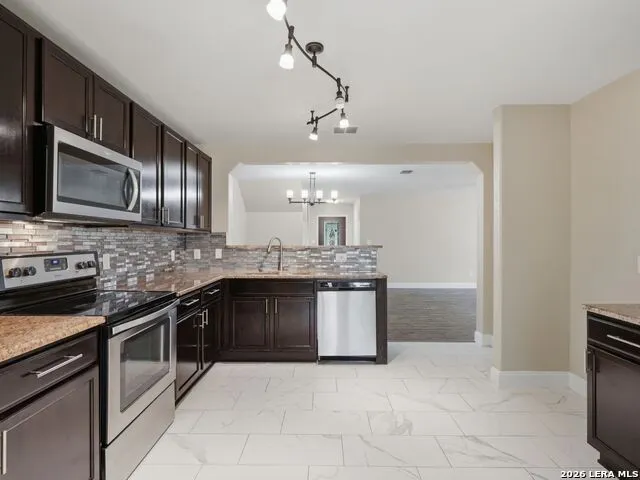 414 WALNUT CRST Selma, TX 78154