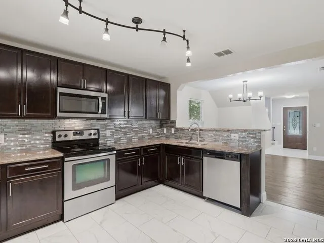 414 WALNUT CRST Selma, TX 78154