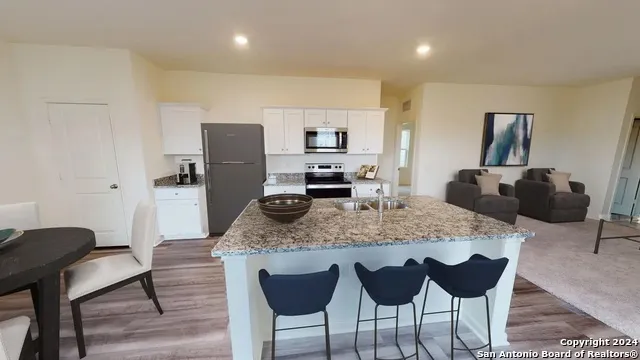 10522 Placeaya Lake Adkins, TX 78101