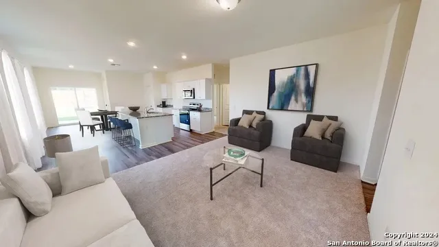 10522 Placeaya Lake Adkins, TX 78101