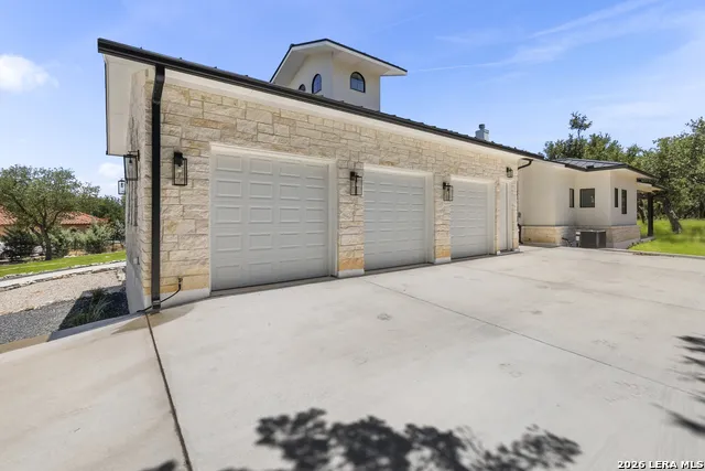 1954 Venezia New Braunfels, TX 78132