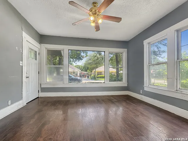 423 Barrett Place San Antonio, TX 78225