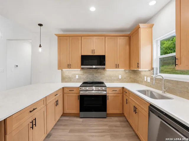 613 Elm St Kerrville, TX 78028