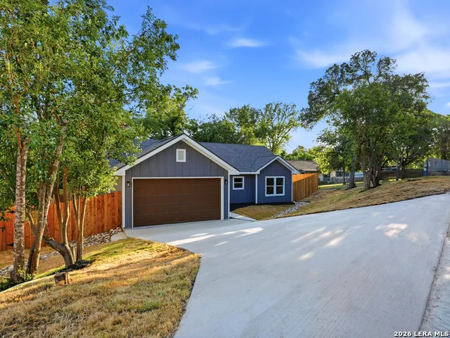 613 Elm St Kerrville, TX 78028