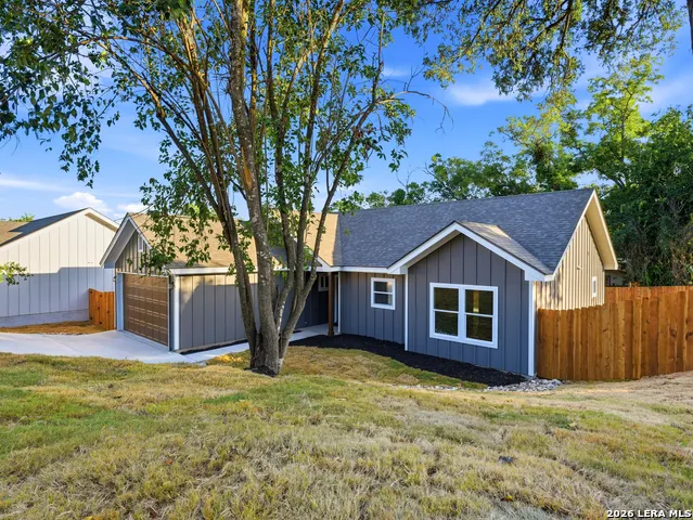 613 Elm St Kerrville, TX 78028