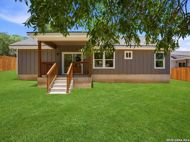 613 Elm St Kerrville, TX 78028