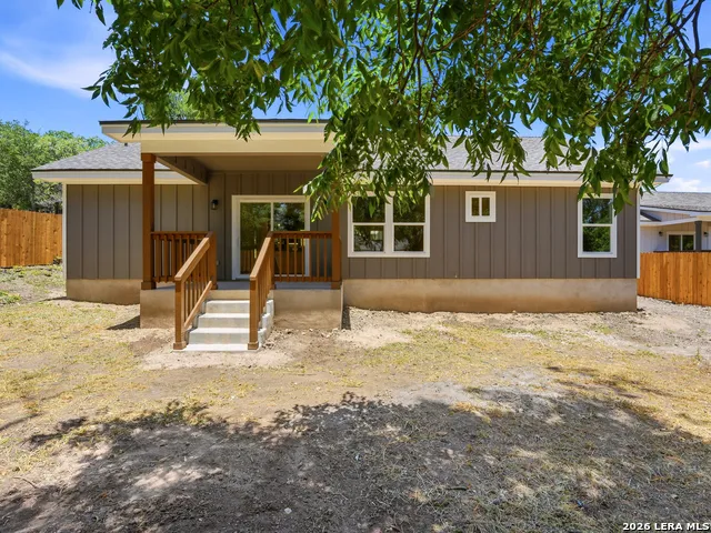 613 Elm St Kerrville, TX 78028
