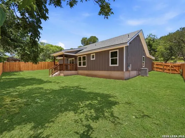 613 Elm St Kerrville, TX 78028