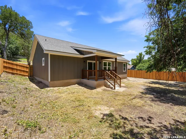613 Elm St Kerrville, TX 78028