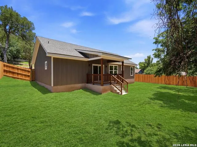 613 Elm St Kerrville, TX 78028