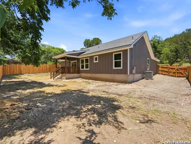 613 Elm St Kerrville, TX 78028