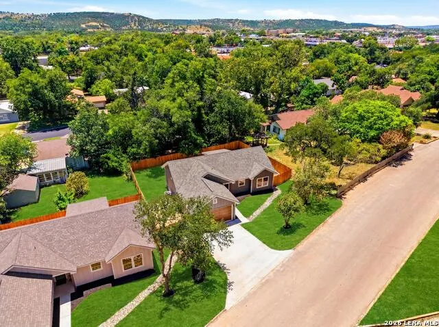 613 Elm St Kerrville, TX 78028