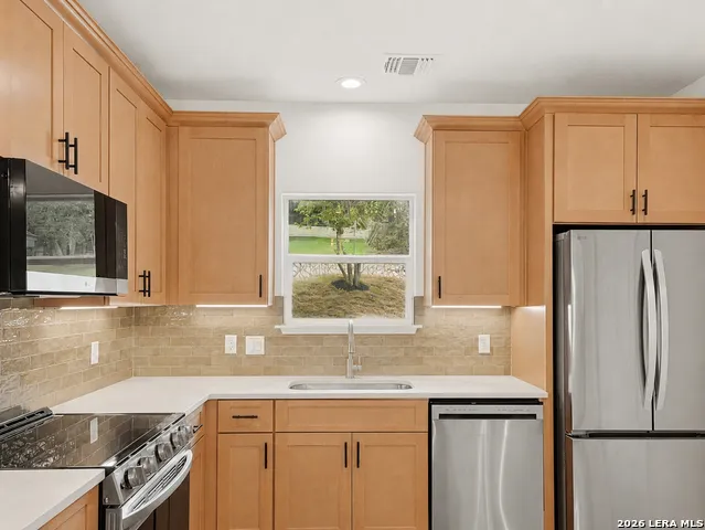 613 Elm St Kerrville, TX 78028