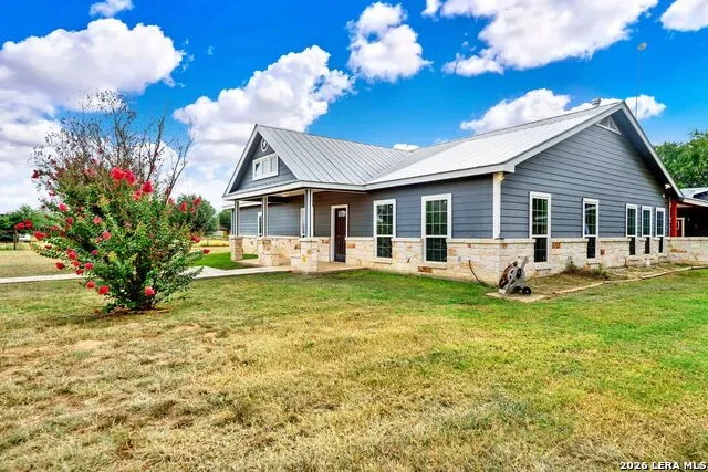 14805 LADD RD Atascosa, TX 78002