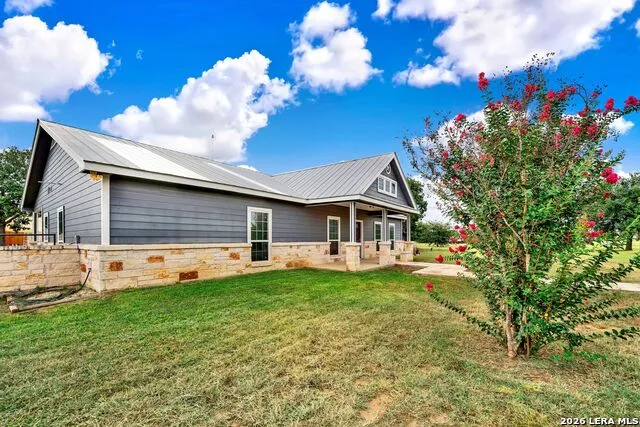 14805 LADD RD Atascosa, TX 78002