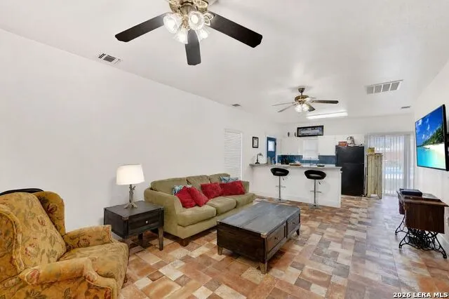 14805 LADD RD Atascosa, TX 78002