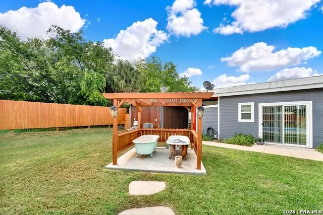 14805 LADD RD Atascosa, TX 78002