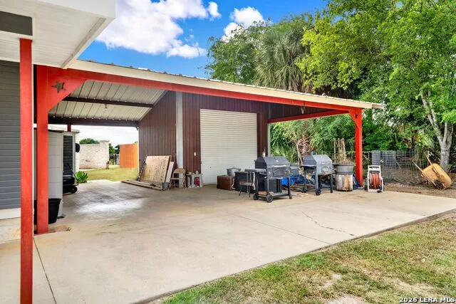 14805 LADD RD Atascosa, TX 78002