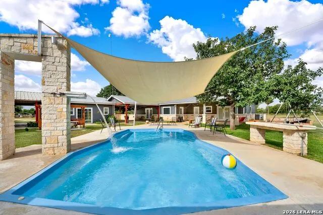 14805 LADD RD Atascosa, TX 78002