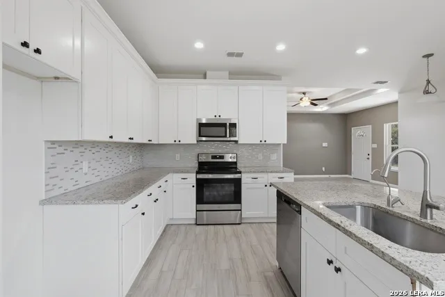 1135 Hedgestone Canyon Lake, TX 78133