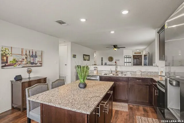 105 Twin Swan Dr Marion, TX 78124