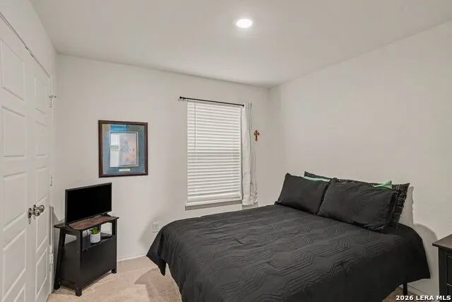 105 Twin Swan Dr Marion, TX 78124