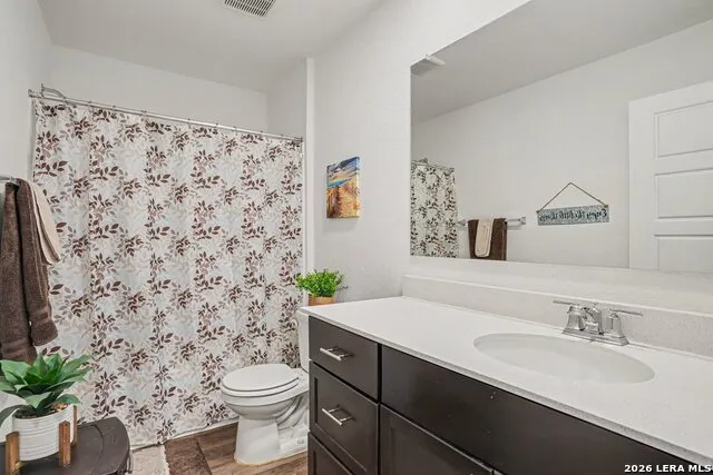 105 Twin Swan Dr Marion, TX 78124