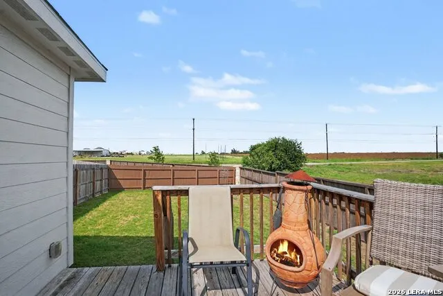 105 Twin Swan Dr Marion, TX 78124