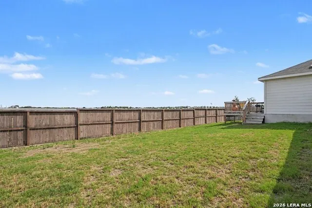 105 Twin Swan Dr Marion, TX 78124