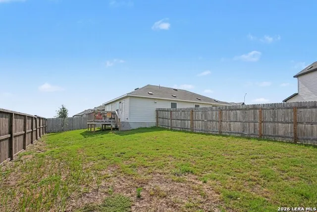 105 Twin Swan Dr Marion, TX 78124