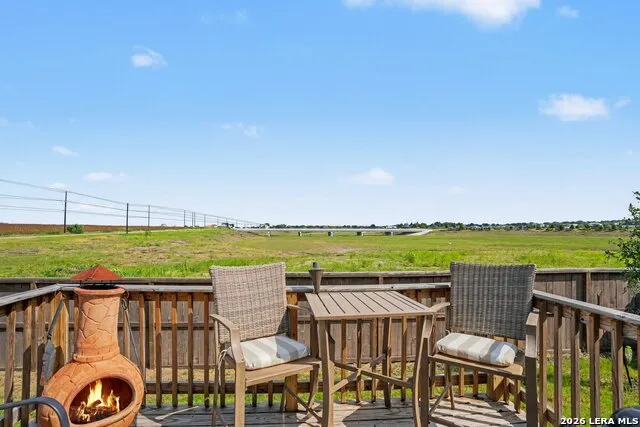 105 Twin Swan Dr Marion, TX 78124