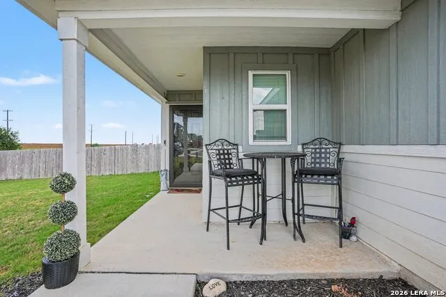 105 Twin Swan Dr Marion, TX 78124